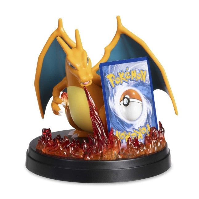 Charizard Ex Super Premium Collection indeholder bl.a. en flot Charizard holder til din favorite Pokémon kort.