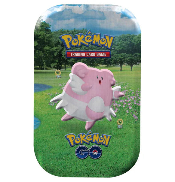Pokémon TCG Pokémon GO Mini Tin med artwork af Blissey og Meltan, indeholdende to boosterpakker, en metallic mønt og et kunstkort i en kompakt metaldåse.
