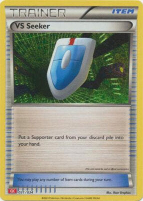VS Seeker 031/034 Trainer-kort fra Pokémon TCG Classic Charizard Deck, med futuristisk artwork af en søgeanordning omgivet af lysende energi.