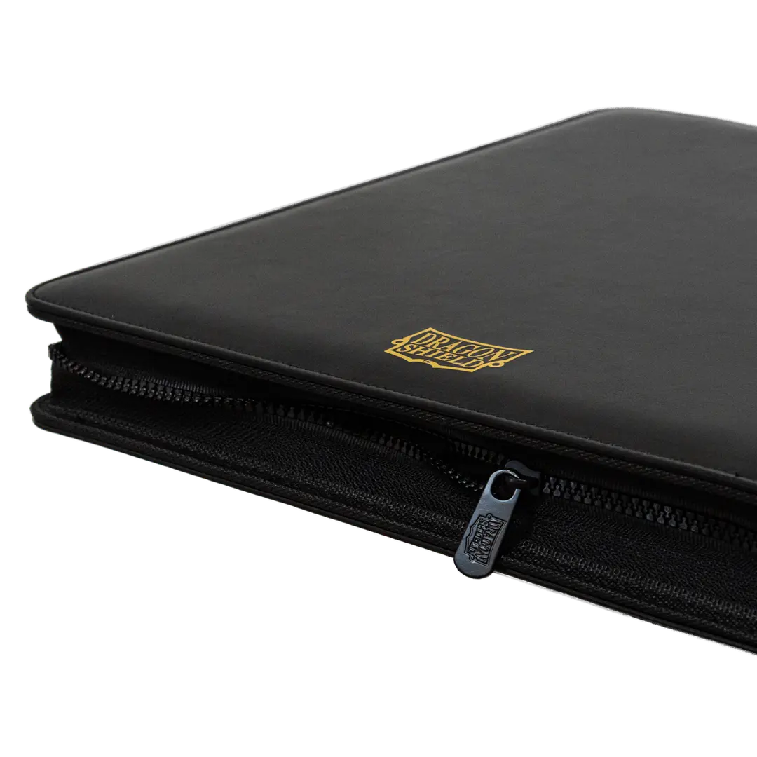 Dette elegante bind er fremstillet til at rumme 20 x 18-lommers sider og har et blødt, polstret omslag.