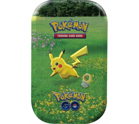 Pokémon TCG Pokémon GO Mini Tin med artwork af Pikachu og Meltan, indeholdende to boosterpakker, en metallic mønt og et kunstkort i en kompakt metaldåse.
