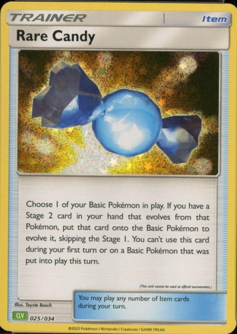 Rare Candy 025/034 Trainer-kort fra Pokémon TCG Classic Venusaur Deck, med artwork af en glitrende blå slik i en lysende beholder, der symboliserer hurtig Pokémon-udvikling.