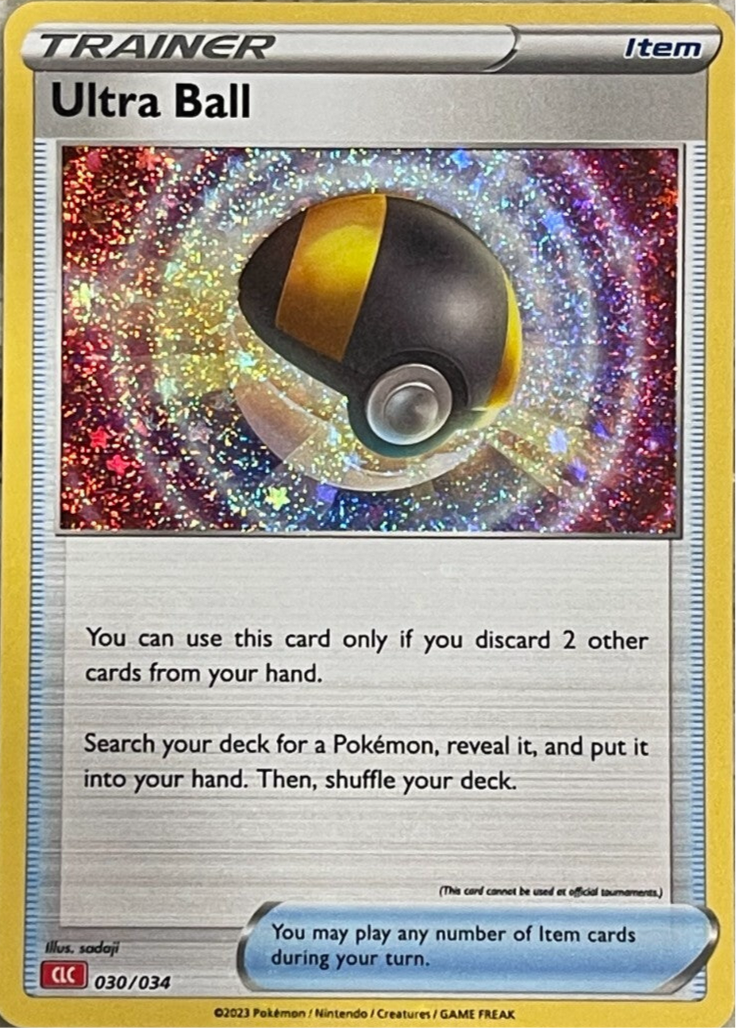 Ultra Ball 030/034 Trainer-kort fra Pokémon TCG Classic Charizard Deck, med artwork af en Ultra Ball omgivet af lysglimt og energibølger, der symboliserer kraftfuld søgning.